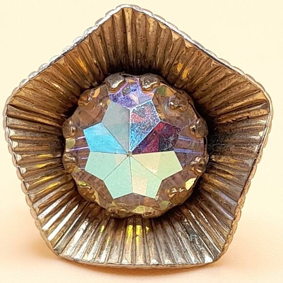 Vintage Aurora Borealis Rhinestone Screw-Back Earrings, Gold Plated, 7/8 Inch - Picture 13 of 14